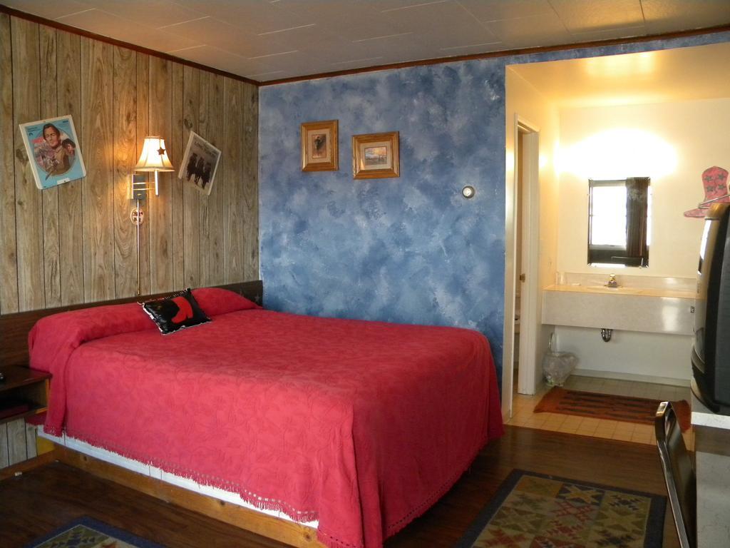 كاليسبيل، مونتانا Blue And White Motel المظهر الخارجي الصورة