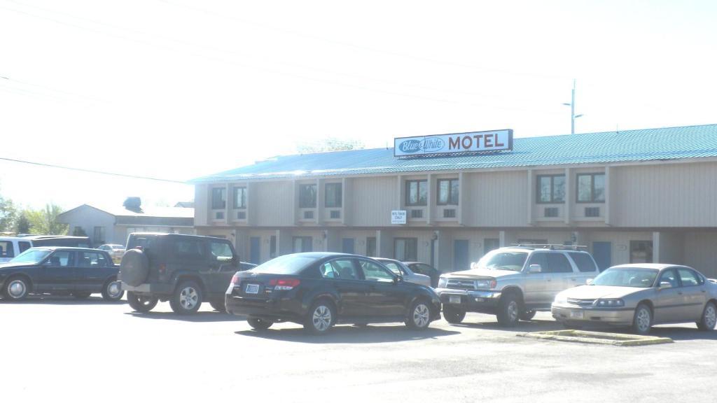 كاليسبيل، مونتانا Blue And White Motel المظهر الخارجي الصورة