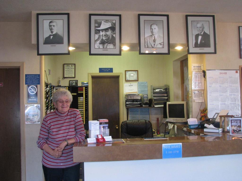 كاليسبيل، مونتانا Blue And White Motel المظهر الخارجي الصورة