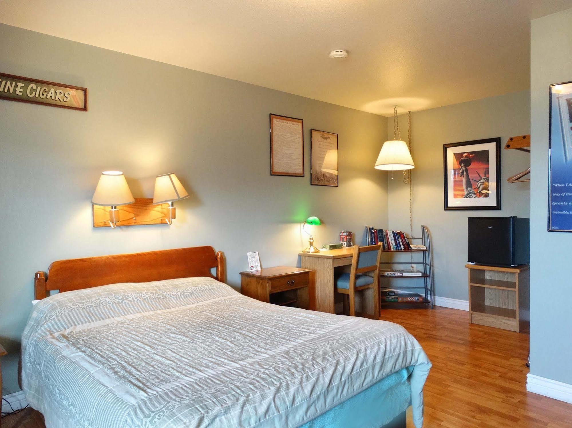 كاليسبيل، مونتانا Blue And White Motel المظهر الخارجي الصورة