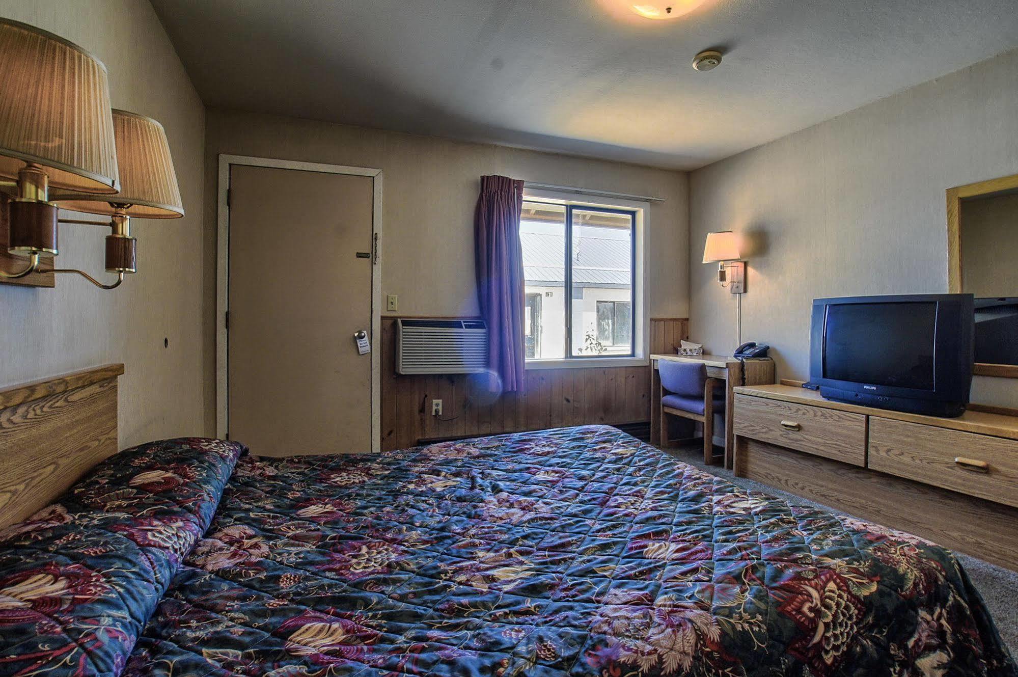 كاليسبيل، مونتانا Blue And White Motel المظهر الخارجي الصورة